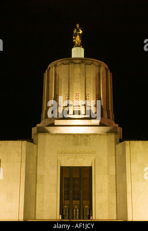 Das Oregon State Capitol an Nacht Salem Oregon Stockfoto