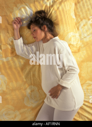 Schwangere Frau schlafen Stockfoto
