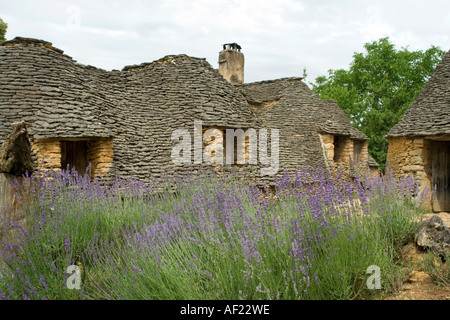 die Steinzeit-Wohnungen les Cabanes du Breuil Dordogne Frankreich Europa Stockfoto