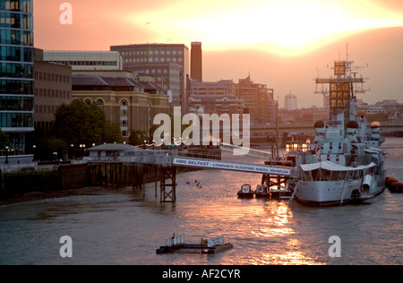 Sonnenuntergang über der Themse, London. Stockfoto