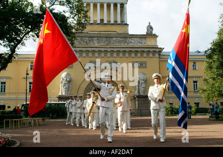 Chinesische Marine Band spielen und marschieren bei einem Freundschaftsbesuch in St.Petersburg Russland Stockfoto