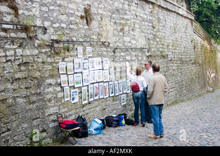 Künstler verkaufen Gemälde auf Pikk Jalg in Altstadt Tallinn Estland Stockfoto