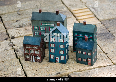 Lackiertes Holz Blockhäuser, Spielzeug Wohnungen Stockfoto