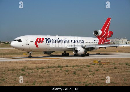 McDonnell Douglas MD-11 Düsenflugzeug von Martinair Cargo rollen auf dem Boden Stockfoto