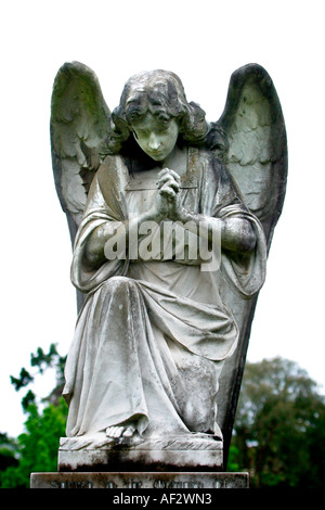 Betender Engel in kirchlichen Friedhof Stockfoto