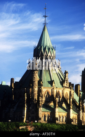 Die unverwechselbare Architektur und grüne Kupferdach macht Kanadas Parlamentsgebäude in Ottawa, der Hauptstadt, ein beeindruckender Anblick Stockfoto