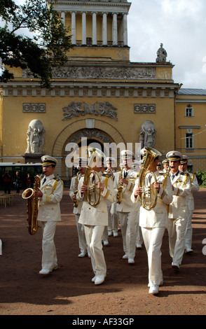 Chinesische Marine Band spielen und marschieren bei einem Freundschaftsbesuch in St.Petersburg Russland Stockfoto