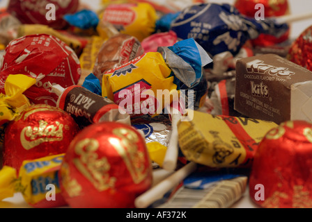 Eine Auswahl an einzeln verpackte Portion Süßigkeiten Stockfoto