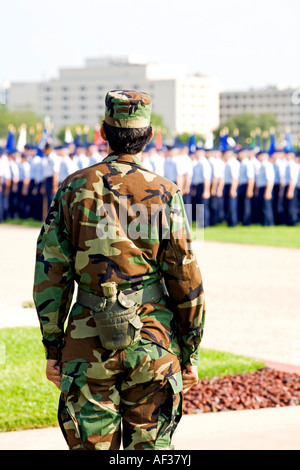 Sentry USAF weiblich bei der Grundausbildung Bildung Stockfoto