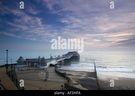 Cromer Pier im Morgengrauen Stockfoto