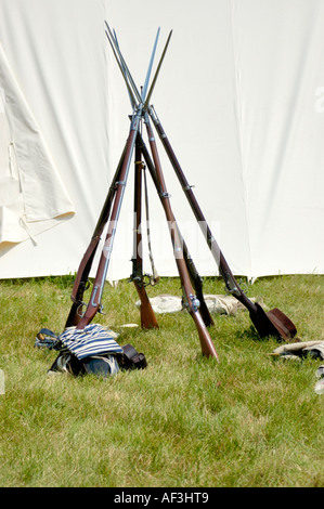 Gestapelte Gewehre bei einem American Civil War reenactment Stockfoto