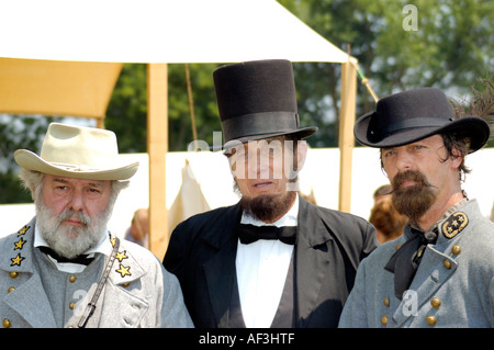 Konföderierten Generäle John Hunt Morgan und Robert E Lee mit Union Präsident Abraham Lincoln in einer American Civil War reenactment Stockfoto