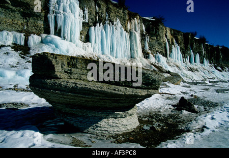 Eisfälle und Felsformationen in Paldiski Pakri Estland Stockfoto