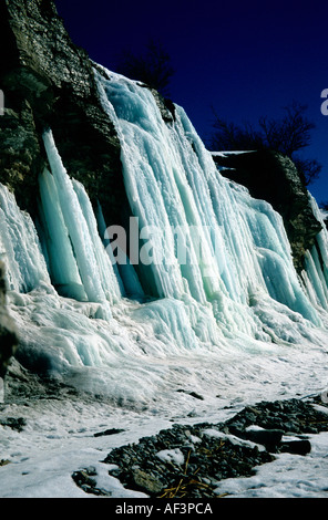 Eisfall Formationen auf Klippen in Paldiski Pakri Estland Stockfoto