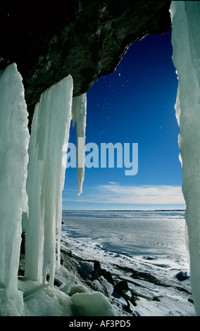 Eisfall und Felsformationen in Paldiski Pakri Estland Stockfoto