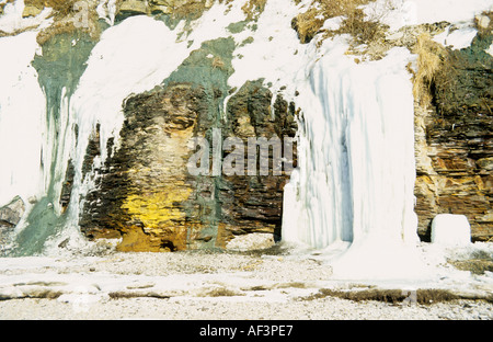 Eisfall Formationen auf Felsen am Paldiski Pakri Estland Stockfoto