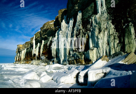 Eisfall und Felsformationen in Paldiski Pakri Estland Stockfoto