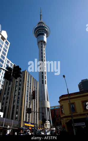 Ebene eine Straßenansicht von Auckland Skytower, Neuseeland