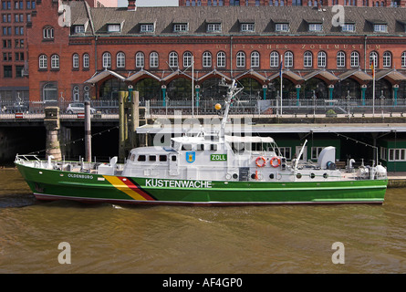 Zoll Boot Oldenburg vor Deutsches Zollmuseum in der alten Speicherstadt Speicherstadt im Hamburger Hafen Stockfoto