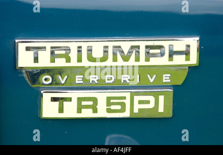 TRIUMPH TR5 Pi mit OVERDRIVE-Abzeichen auf restaurierten klassischen Limousine Stockfoto