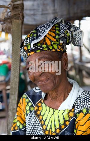 Nigeria Lagos Reife Frau, Lächeln, Porträt Stockfoto