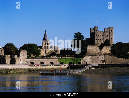 Kathedrale von Rochester Castle 1127 AD 1179 1240 AD über den Fluss Medway Kent Stockfoto