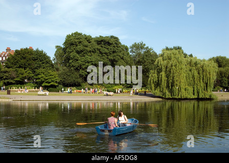 Bootfahren im Regents Park, London England UK Stockfoto