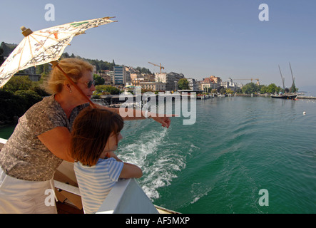 Kreuzfahrtschiff, Passagier-Fähre verlassen Evian am Genfer See, Lac Leman, Evian, Frankreich Stockfoto