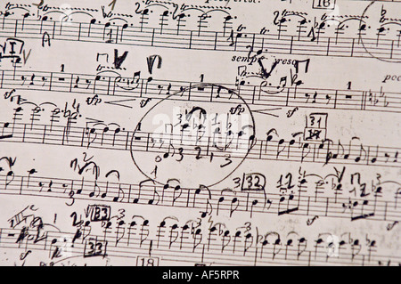 Nahaufnahme einer klassischen Partitur kommentierte zu Papier Bleistift. Stockfoto