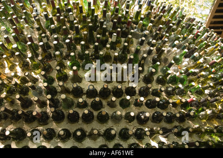 CORRIS GWYNEDD NORTH WALES UK Juni One der Displays in den Abfall und recycling-Bereich - eine Auswahl an grünen Glasflaschen Stockfoto