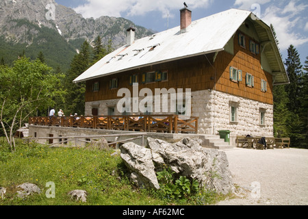 TRIGLAV Nationalpark Slowenien EU Juni Aljazev Dom Hütte in der Nähe von Berg Triglav im Vrata Tal Stockfoto