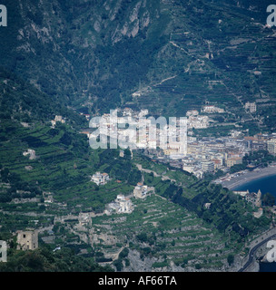 Terrassenförmig angelegten Ackerland an der Mittelmeerküste rund um Amalfi Italien Stockfoto