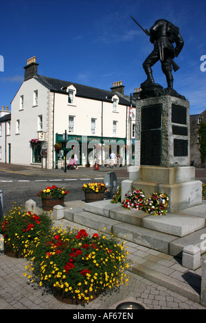 Das Diamond und Krieg Denkmal im Zentrum der Stadt Bushmills, County Antrim, Nordirland Stockfoto