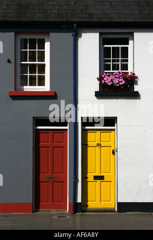 bunten Reihenhäuser in Bushmills, County Antrim, Nordirland Stockfoto