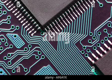 Platine und Mikrochip-Bild im blues Stockfoto