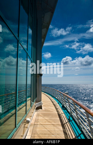 Meerblick von einem Kreuzfahrtschiff. Stockfoto