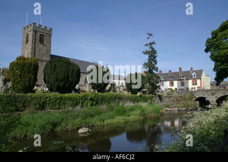 Dromore Kathedrale durch den Fluss Lagan in Dromore, County Down, Nordirland Stockfoto