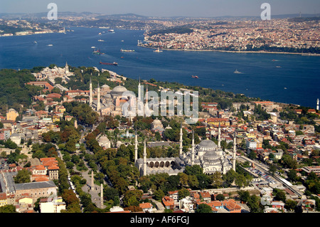 Antenne der Hagia Sophia und blaue Moschee, Goldenes Horn und Bosporus im Hintergrund, Istanbul Türkei Stockfoto