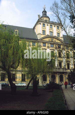 Garten der Universität Gebäude mit der Aula Leopoldina-Zimmer in Wroclaw, Polen Stockfoto