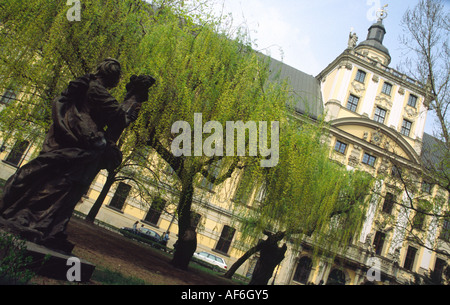 Garten der Universität Gebäude mit der Aula Leopoldina-Zimmer in Wroclaw, Polen Stockfoto