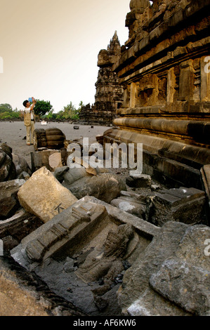 Das Erdbeben verursachte einige Schäden an den Prambanan den 9. Jahrhundert Hindu-Tempel Verbindung in Zentraljava, Indonesien. Stockfoto