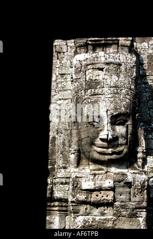 Lächelndes Gesicht Statue an Ruinen Bayon Tempel Angkor Wat, Kambodscha Stockfoto