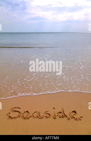 Am Meer im Sand am Strand geschrieben Stockfoto