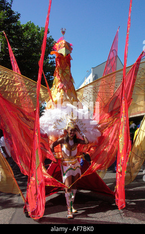 Junge Frau Tänzer bei Notting Hill Carnival. London. Ungland. Großbritannien Stockfoto