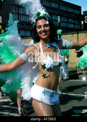 Junge Frau Tänzer bei Notting Hill Carnival. London. Ungland. Großbritannien Stockfoto