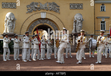 Chinesische Marine Band spielen und marschieren bei einem Freundschaftsbesuch in St.Petersburg Russland Stockfoto