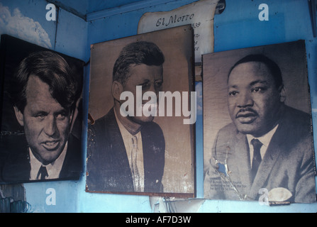 Retro Coney Island Plakate der 1980er Jahre, Prints von Bobby Kennedy, Präsident Jack Kennedy, Martin Luther King, alle drei ermordet. 1981 Brooklyn, USA Stockfoto