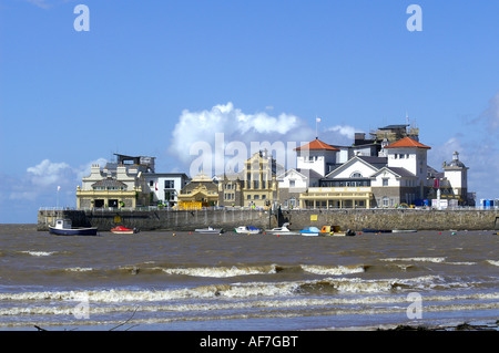 Blick vom Grand Pier Weston Super Mare England auf der Strandpromenade, Gebäude und buats.UK Großbritanniens Stockfoto