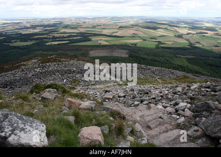 Blick vom Gipfel der Berg Bennachie in der Nähe von Inverurie, Aberdeenshire, Schottland, UK, zeigt der Eisenzeit Wallburg Stockfoto