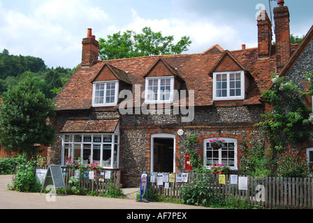 Hambleden Dorfladen (alte Post), Pheasant Hill Frieth, Hambleden, Buckinghamshire, England, Vereinigtes Königreich Stockfoto